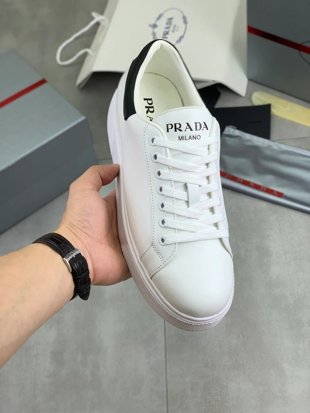 Men's shoes 💰P560💰 [New model] High version official website popular model is on the market, 🆘 Trendy brand (Prada) mainly promotes popular model, avant-garde and versatile fashionable men's shoes private version mold opening, cowhide surface splicing 1:1.. Stylish and simple, original imported cowhide lining cowhide feet; the atmosphere and personality are more fashionable, eye-catching and pursuing class. It will subvert the old idea and be a must-have for fashion trendsetters with you! Must keep it for yourself! Tall and comfortable, large and low, high-end quality workmanship. Size: 38-45; 2️⃣ colors available.